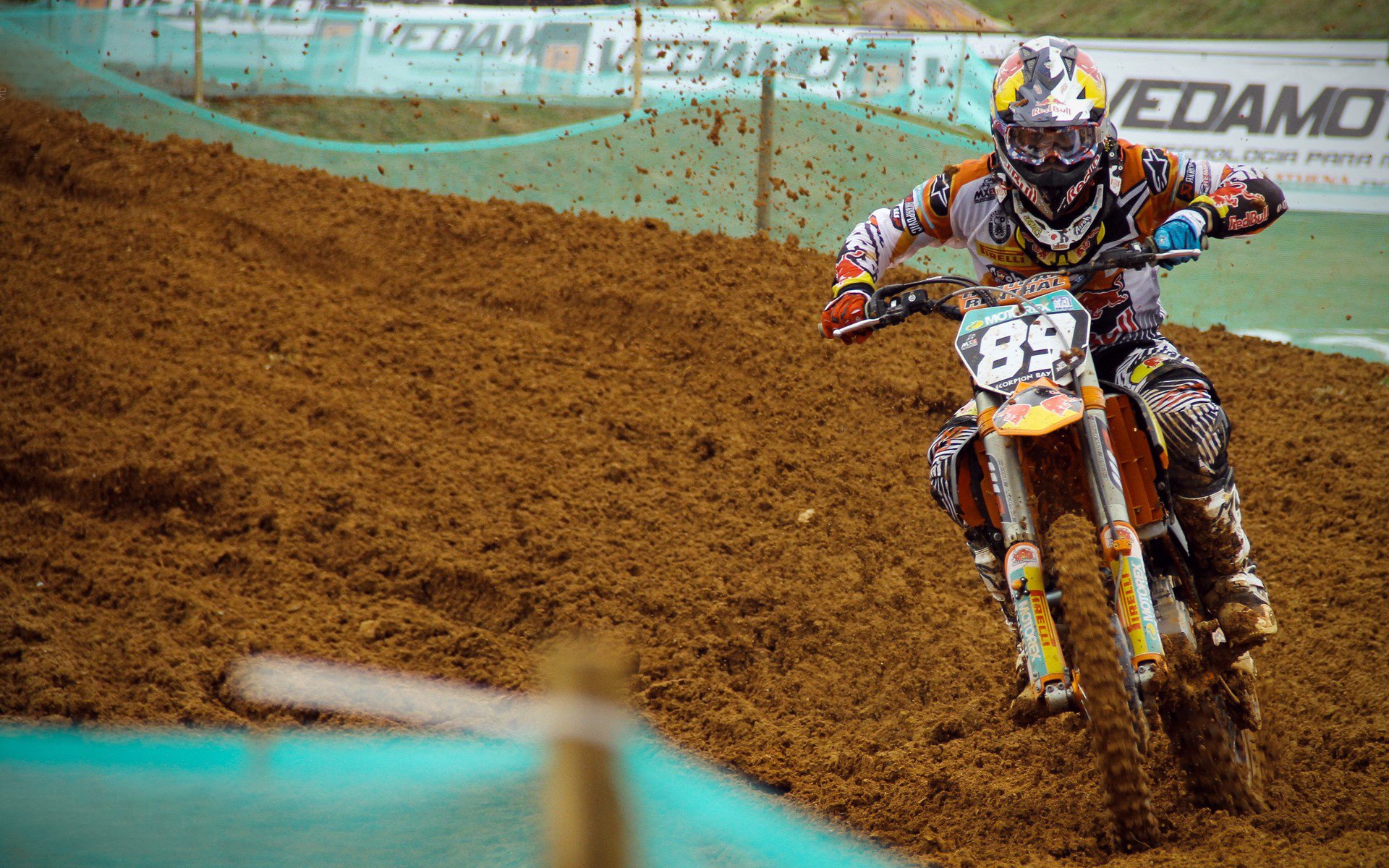 “万众瞩目的季后赛首轮大战，冠军悬念再升级”，季后赛首轮几场